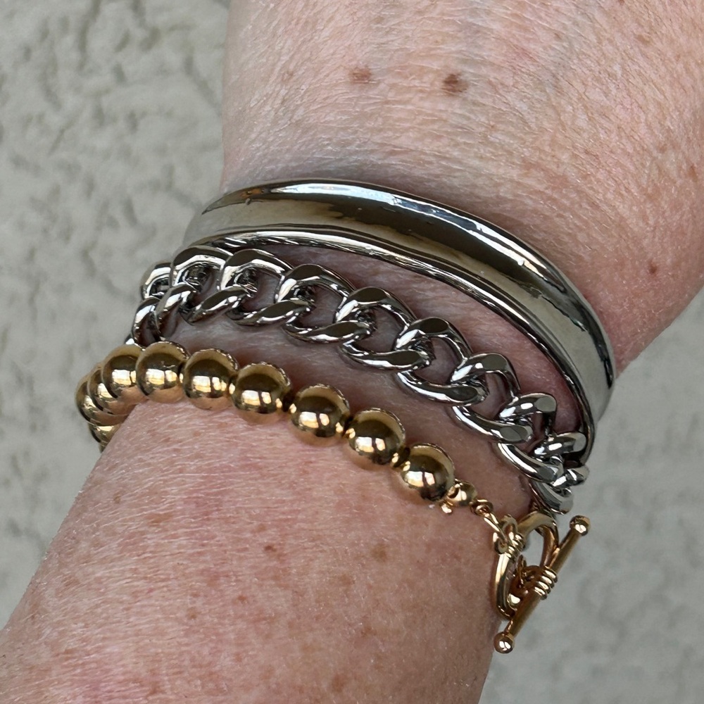 Brutalist Silver Chain Link Cuff Bracelet - Picture 8 of 10